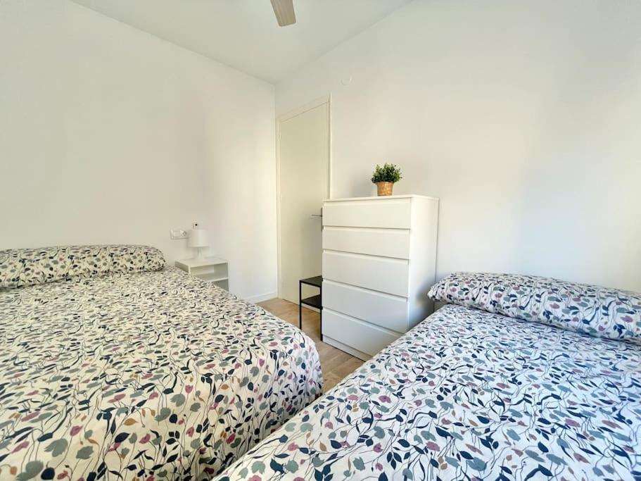 3 Habitaciones, Terraza Y A 200 Metros De La Playa Malaga Ngoại thất bức ảnh